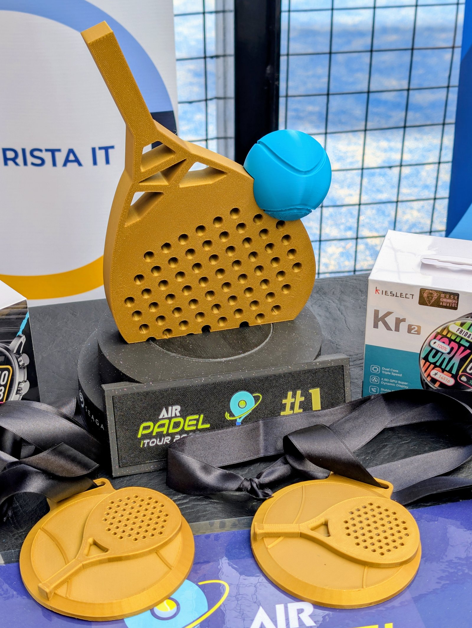 Trofeo con diseño moderno para un evento deportivo